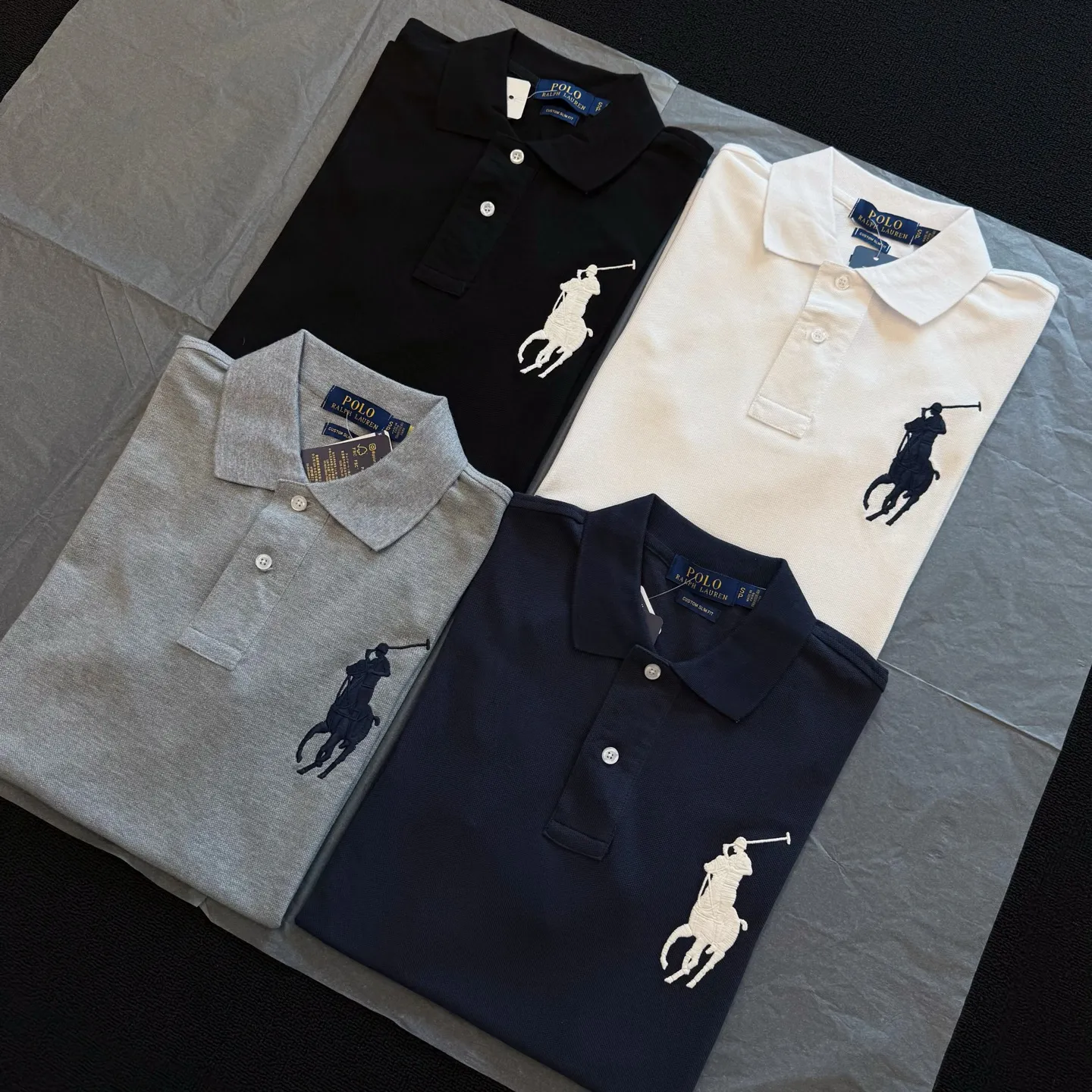 P160 Style number: RL04 (four colors) Ralph Lauren/Ralph Lauren basic Malaysian embroidery logo Big Pony Polo shirt T-shirt short-sleeved original fabric 100% piqué cotton, imported embroidery logo on the chest, "3" patch logo on the cuffs, custom threaded collar, Malaysian embroidery, the highest version, suitable for business and leisure daily use! 🌘Two-button placket, laser logo pearlescent resin buttons, cuffs and hem using double-thread sewing technology, different currency versions, full set of original three-label accessories!   Size chart: S M L XL XXL Color #Navy Black Gray White